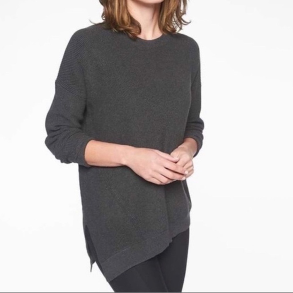Athleta Gray Asymmetric Hem Side Slit Sweater Size Small Neutral Fall Outdoor